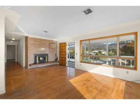 441 Buena Vista Loop Brookings OR 97415