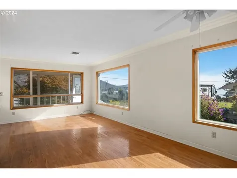 441 Buena Vista Loop Brookings OR 97415
