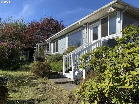 441 Buena Vista Loop Brookings OR 97415