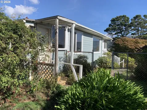 441 Buena Vista Loop Brookings OR 97415