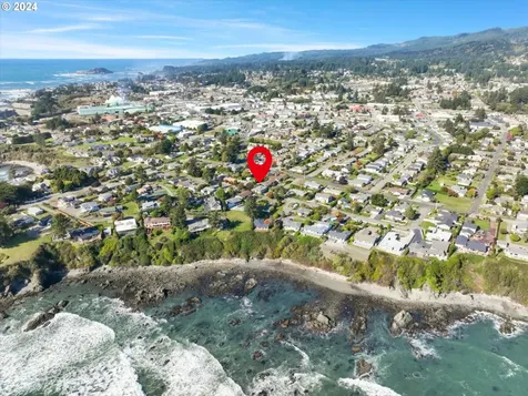 441 Buena Vista Loop Brookings OR 97415