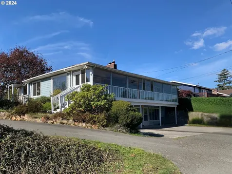 441 Buena Vista Loop Brookings OR 97415