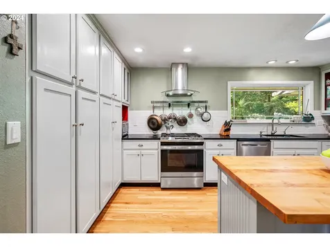 3360 Sw Ridgewood Avenue Portland OR 97225