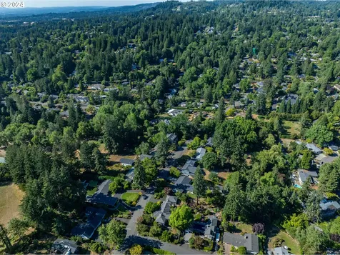 3360 Sw Ridgewood Avenue Portland OR 97225