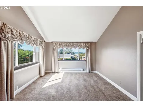 440 S Henry Street Coquille OR 97423