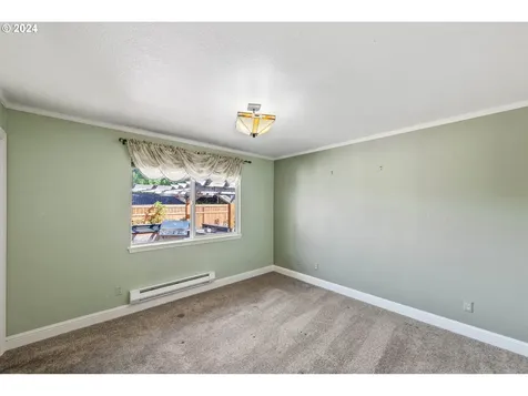 440 S Henry Street Coquille OR 97423