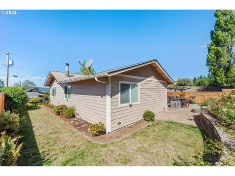 440 S Henry Street Coquille OR 97423