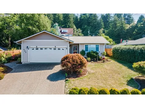 440 S Henry Street Coquille OR 97423