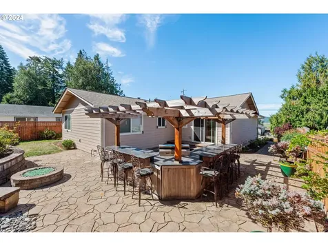 440 S Henry Street Coquille OR 97423