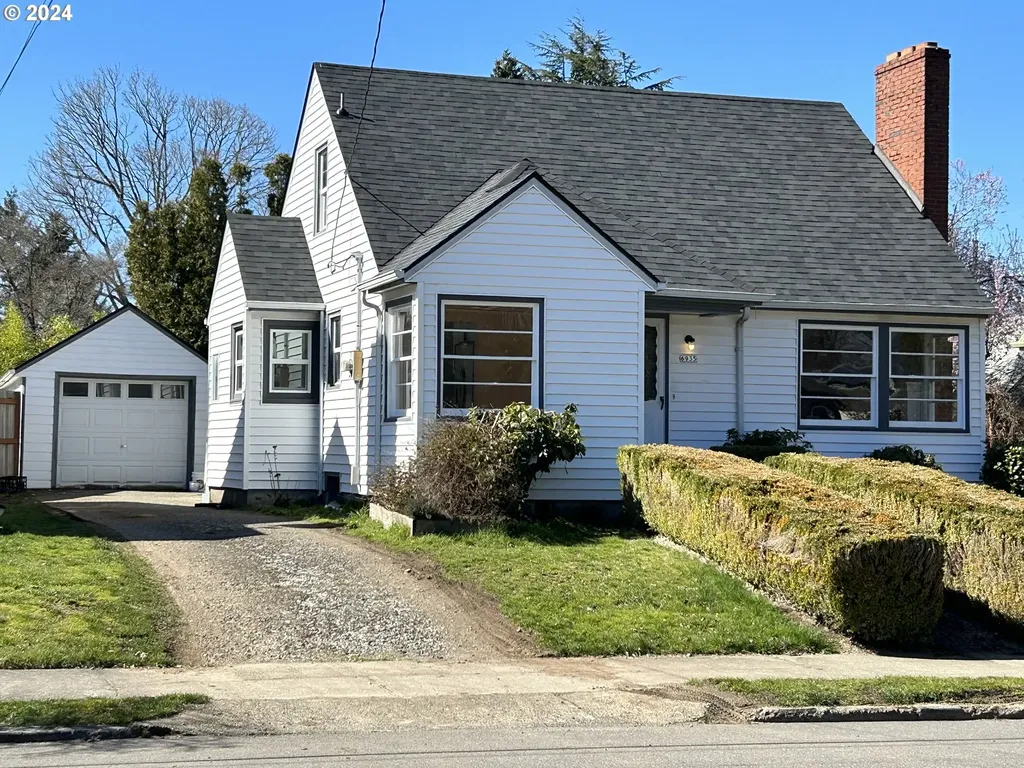 6935 N Greeley Avenue Portland OR 97217