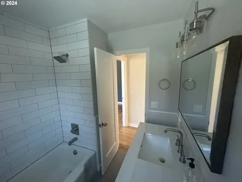 6935 N Greeley Avenue Portland OR 97217