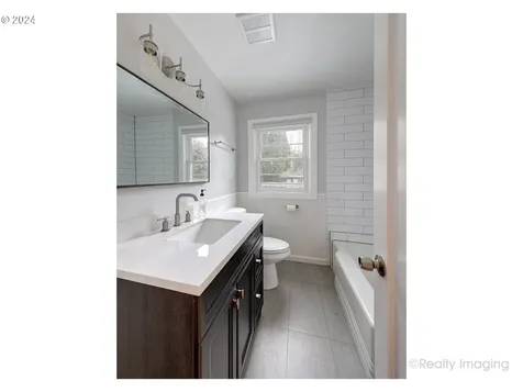 6935 N Greeley Avenue Portland OR 97217