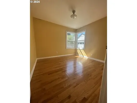 6935 N Greeley Avenue Portland OR 97217