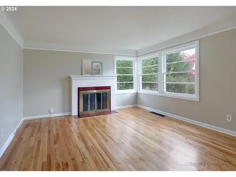 6935 N Greeley Avenue Portland OR 97217