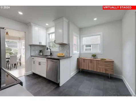 6935 N Greeley Avenue Portland OR 97217