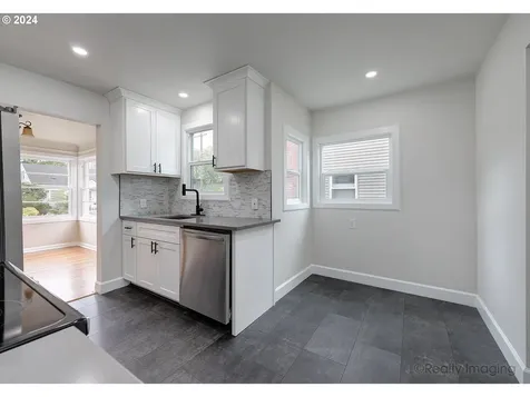 6935 N Greeley Avenue Portland OR 97217