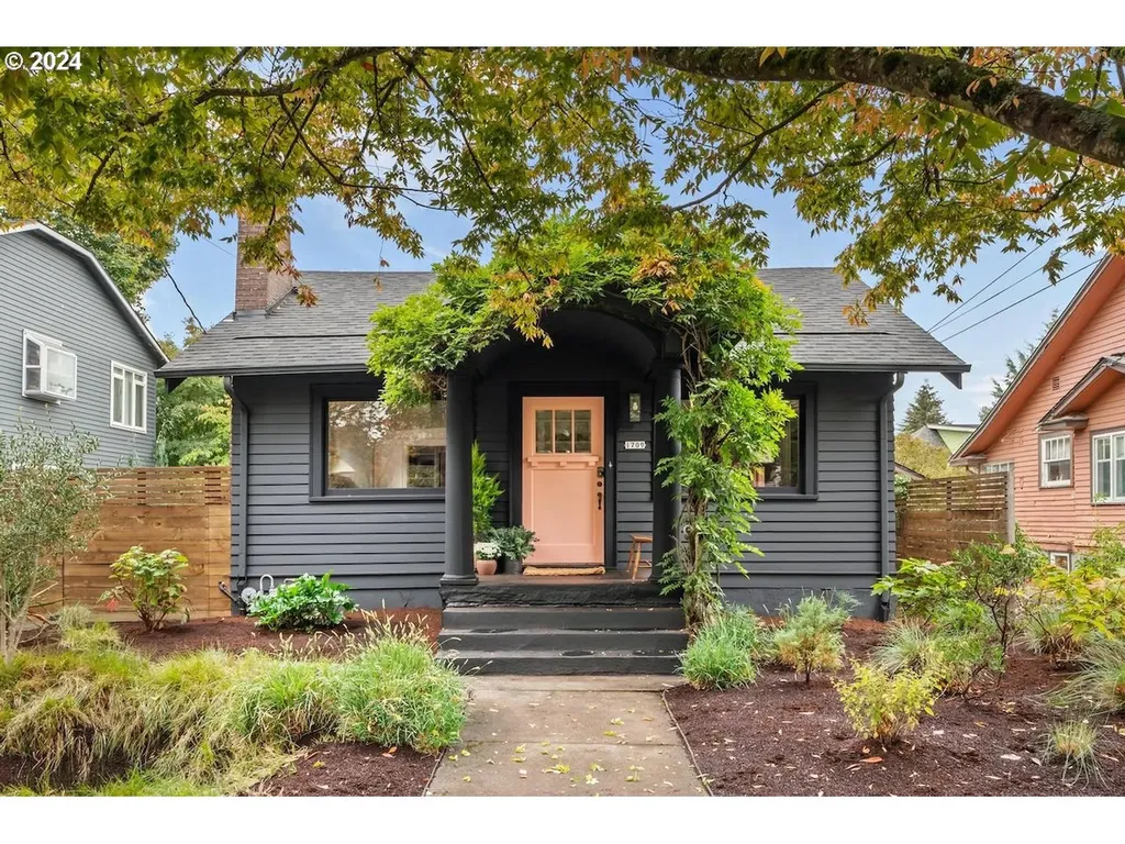 1709 SE 44th Avenue Portland OR 97215