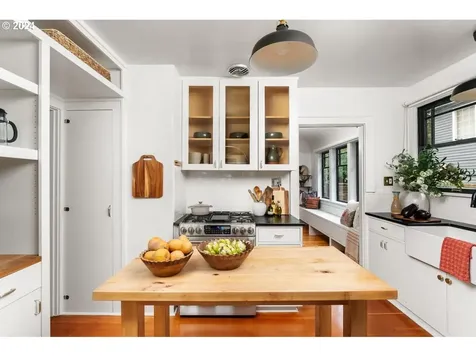 1709 SE 44th Avenue Portland OR 97215