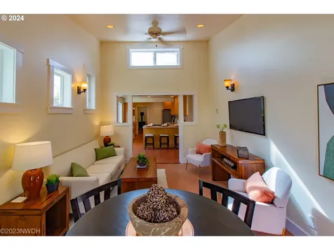 2477 Kincaid Street Eugene OR 97405