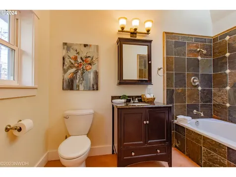 2477 Kincaid Street Eugene OR 97405