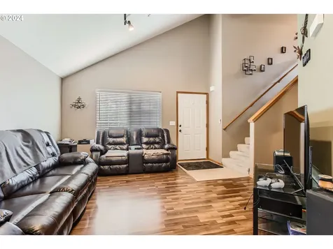 14325 SE Macduffee Court Portland OR 97233
