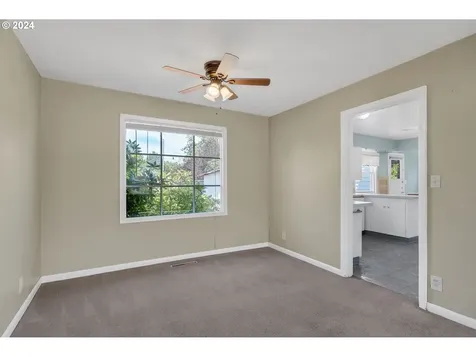 250 E Dartmouth Street Gladstone OR 97027
