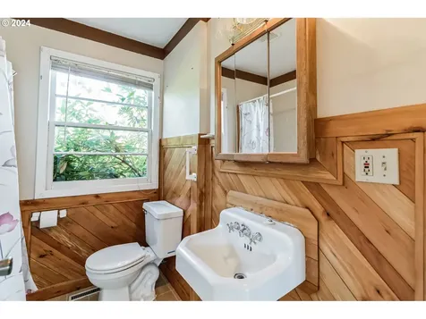 250 E Dartmouth Street Gladstone OR 97027