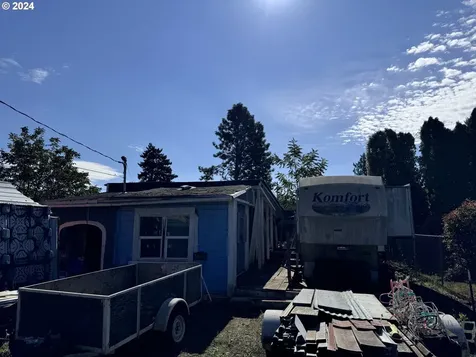 9736 SE Woodstock Court Portland OR 97266