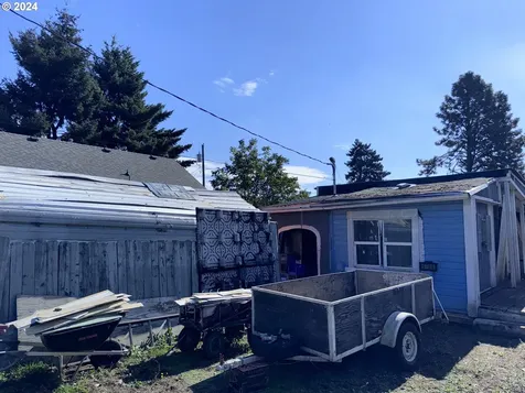9736 SE Woodstock Court Portland OR 97266
