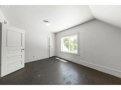 4643 N Gantenbein Avenue Portland OR 97217