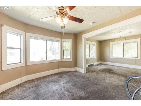4643 N Gantenbein Avenue Portland OR 97217