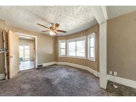 4643 N Gantenbein Avenue Portland OR 97217