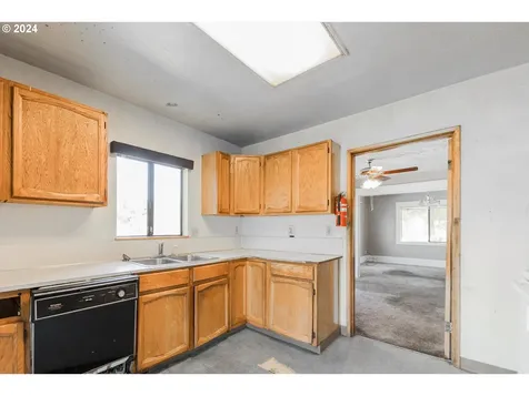 4643 N Gantenbein Avenue Portland OR 97217