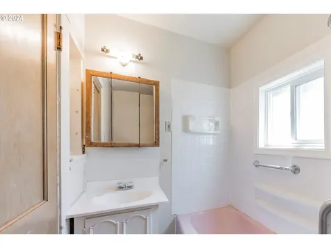 4643 N Gantenbein Avenue Portland OR 97217