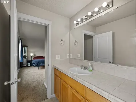 139 Nw Western Way Hillsboro OR 97124