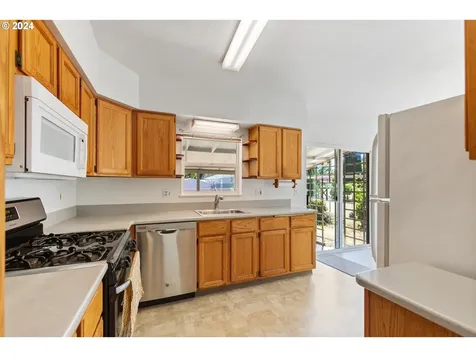 520 Se Lacreole Drive Dallas OR 97338