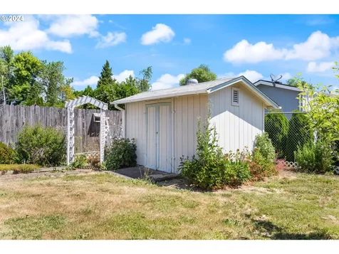 520 Se Lacreole Drive Dallas OR 97338