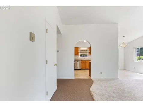 520 Se Lacreole Drive Dallas OR 97338