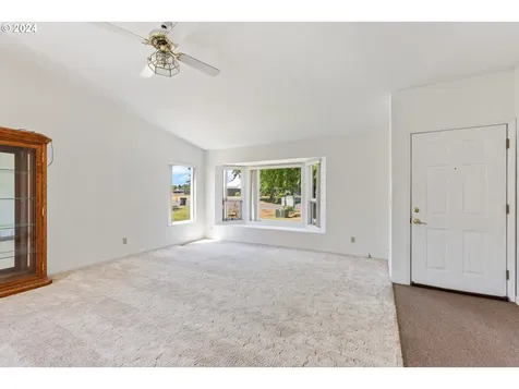 520 Se Lacreole Drive Dallas OR 97338