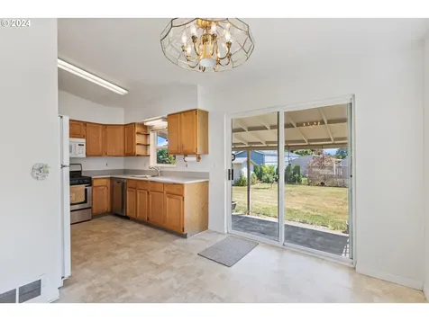 520 Se Lacreole Drive Dallas OR 97338