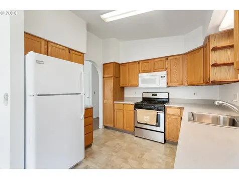 520 Se Lacreole Drive Dallas OR 97338