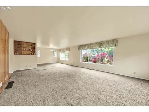 8986 Thurston Road Springfield OR 97478