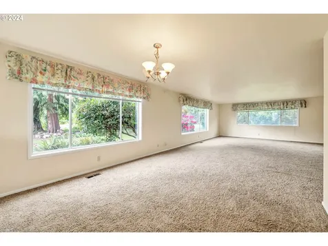 8986 Thurston Road Springfield OR 97478