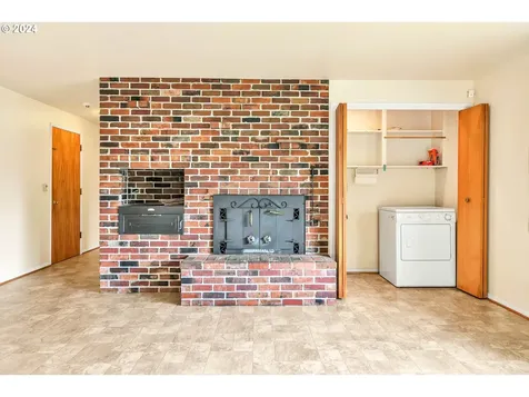 8986 Thurston Road Springfield OR 97478