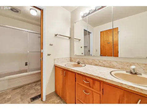 8986 Thurston Road Springfield OR 97478
