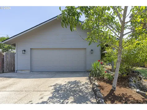 1205 Laurelhurst Drive Eugene OR 97402