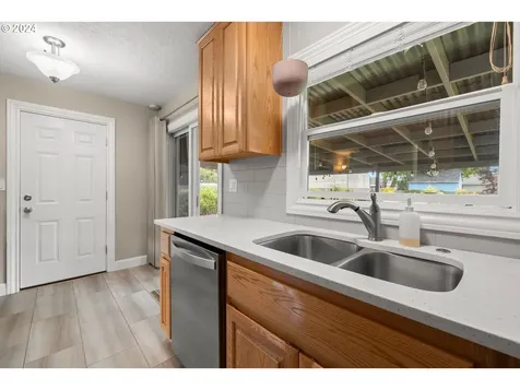 213 Se 102nd Avenue Vancouver WA 98664