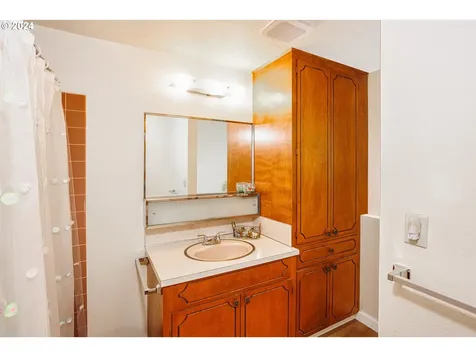 3840 Ne Liberty Terrace Portland OR 97211