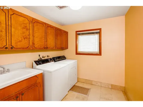 3840 Ne Liberty Terrace Portland OR 97211