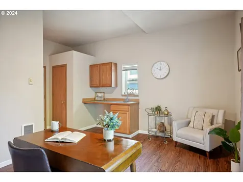 6717 N Alta Avenue Portland OR 97203